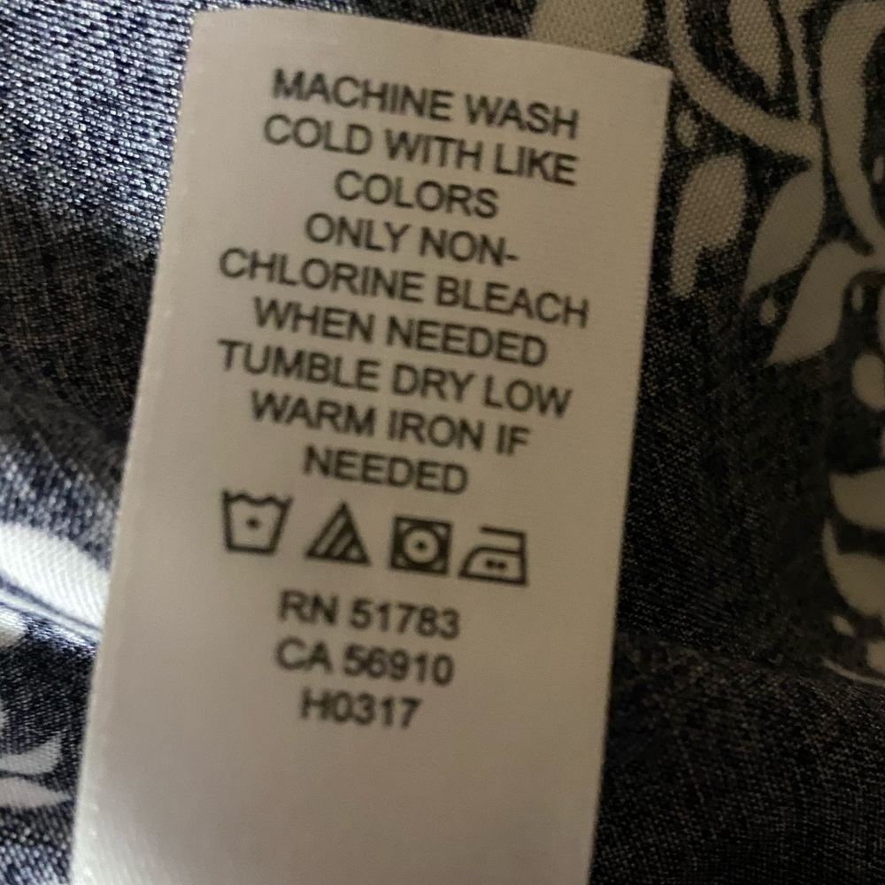 Maurices black, white, and red shawl - Picture 5 of 5